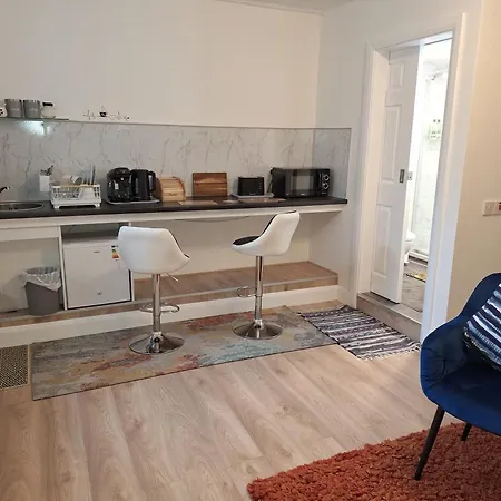 #4 At Keeles Georgian Townhouse Apartmán *